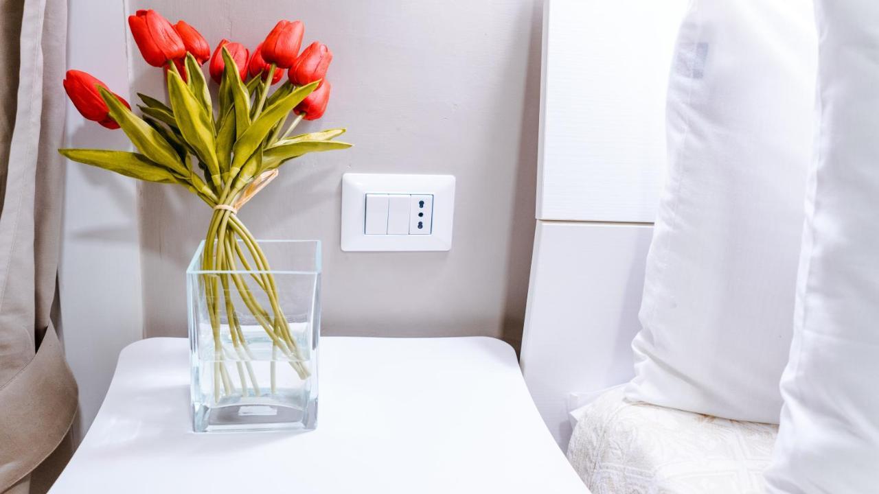 Reginella Duomo Apartment Наполи Екстериор снимка