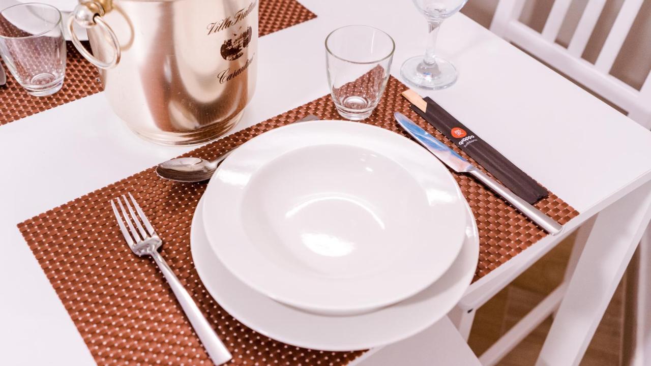 Reginella Duomo Apartment Наполи Екстериор снимка