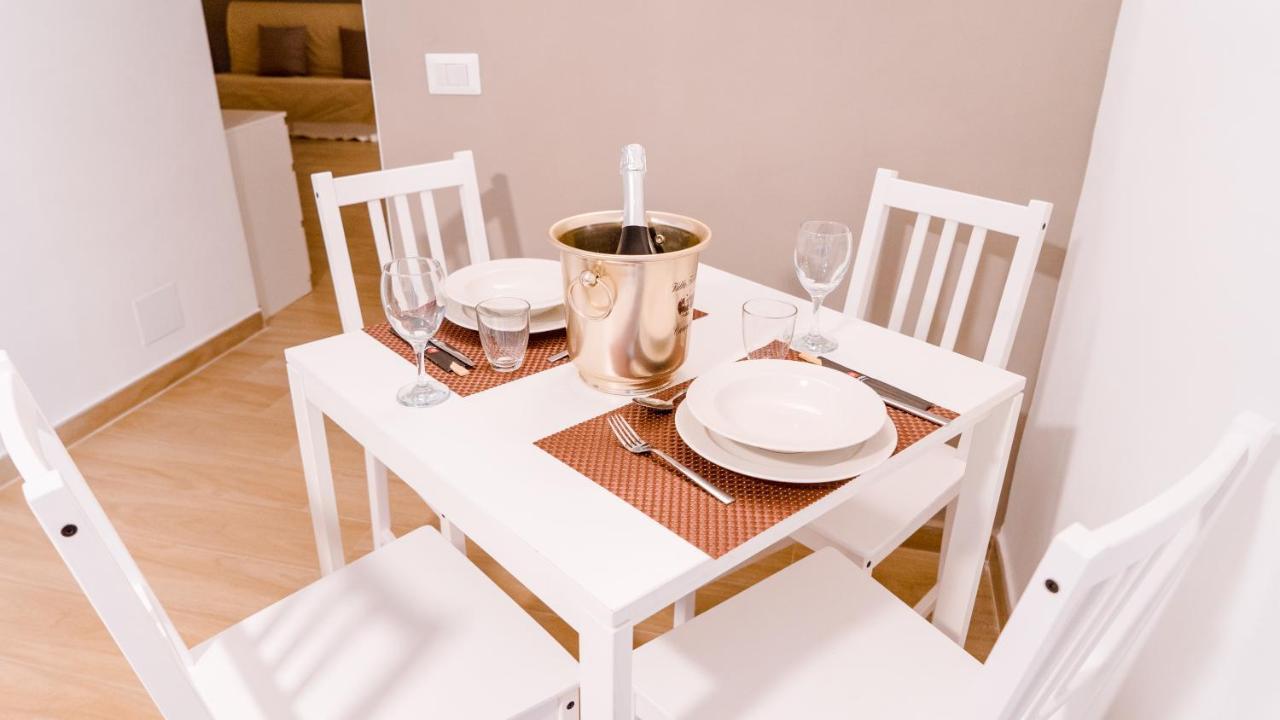Reginella Duomo Apartment Наполи Екстериор снимка