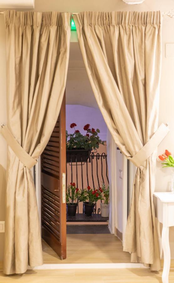 Reginella Duomo Apartment Наполи Екстериор снимка