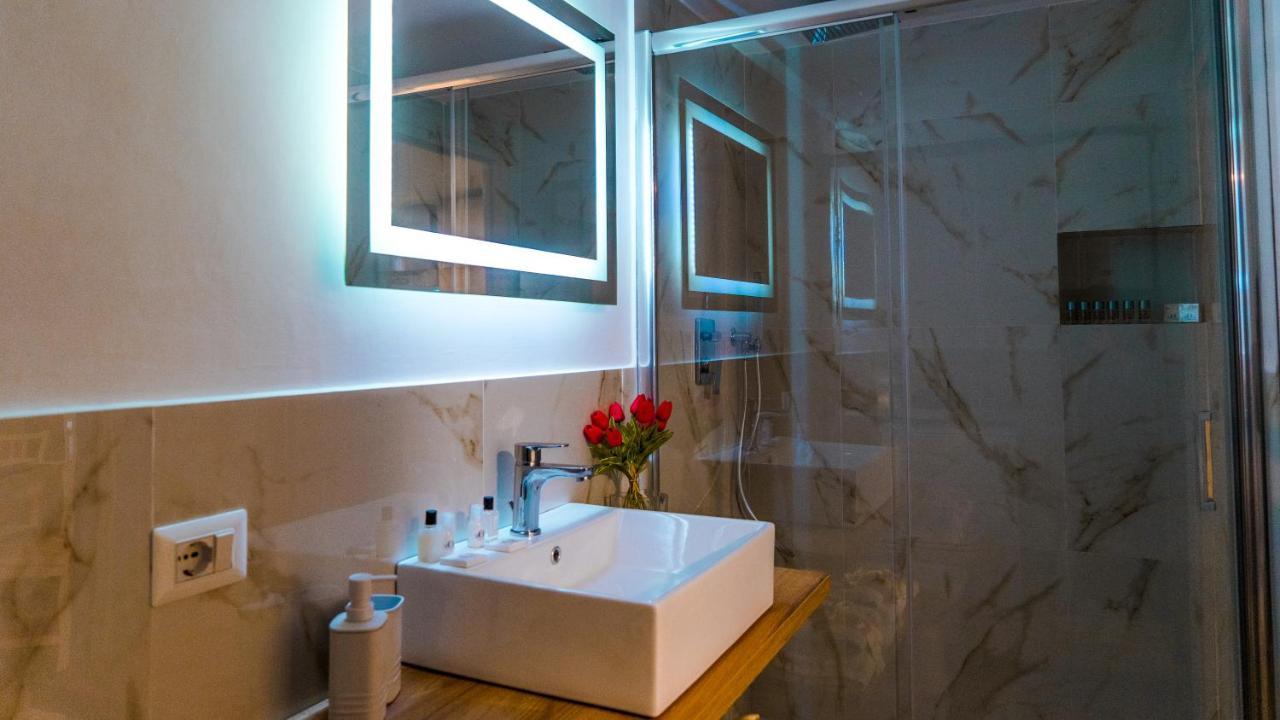 Reginella Duomo Apartment Наполи Екстериор снимка