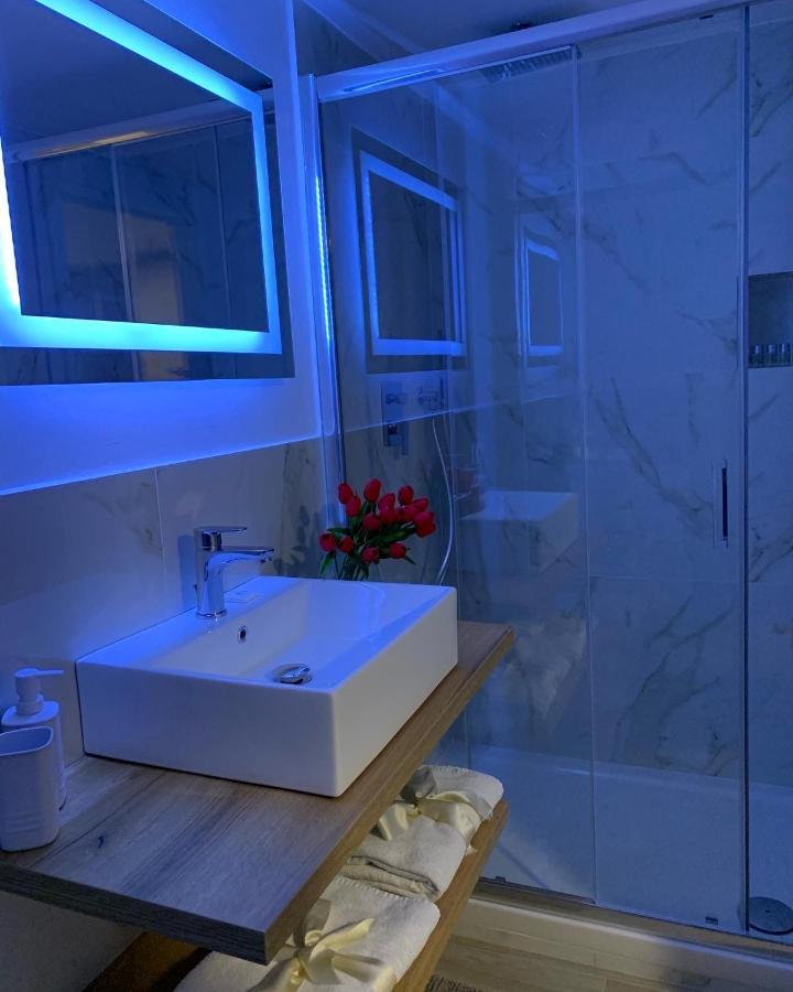Reginella Duomo Apartment Наполи Екстериор снимка