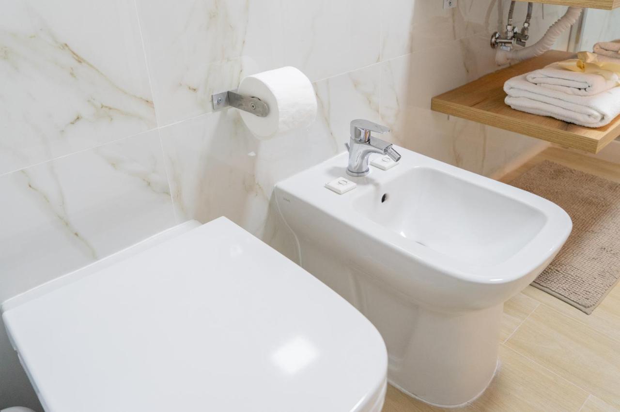 Reginella Duomo Apartment Наполи Екстериор снимка